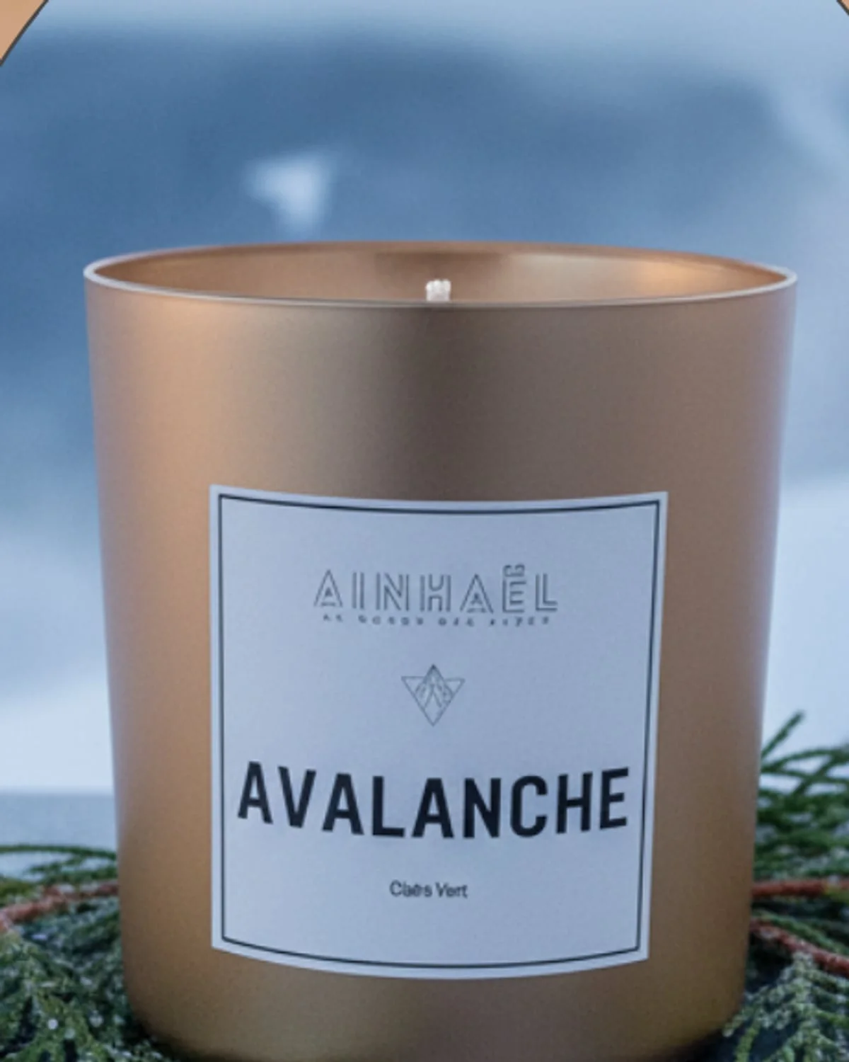 Avalanche — L'instant où la neige se déplace, pure et fraîche, comme un cèdre vert.