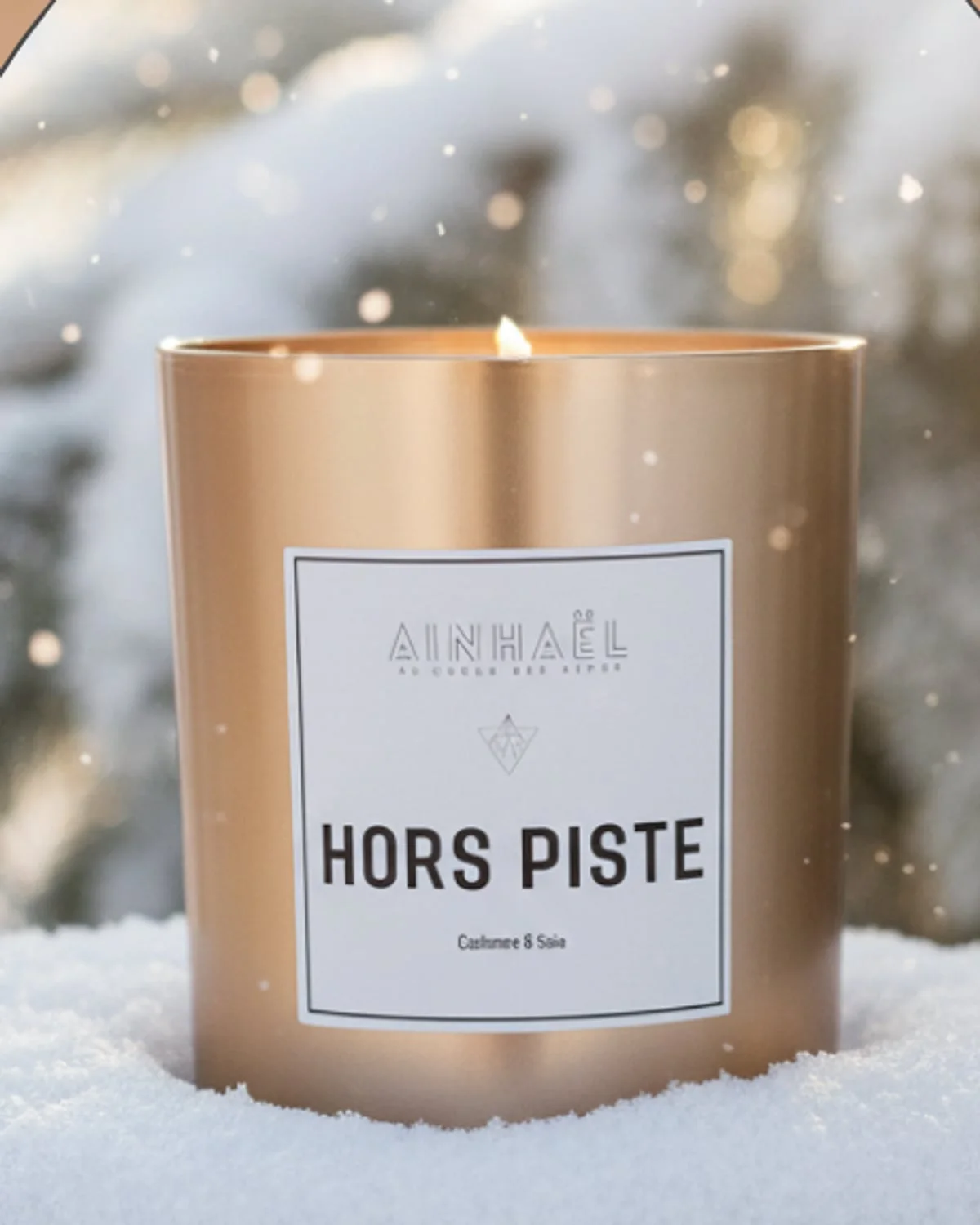 Hors Piste — Le tracé du parfum quand on quitte le sentier balisé, où le safran rencontre la neige.